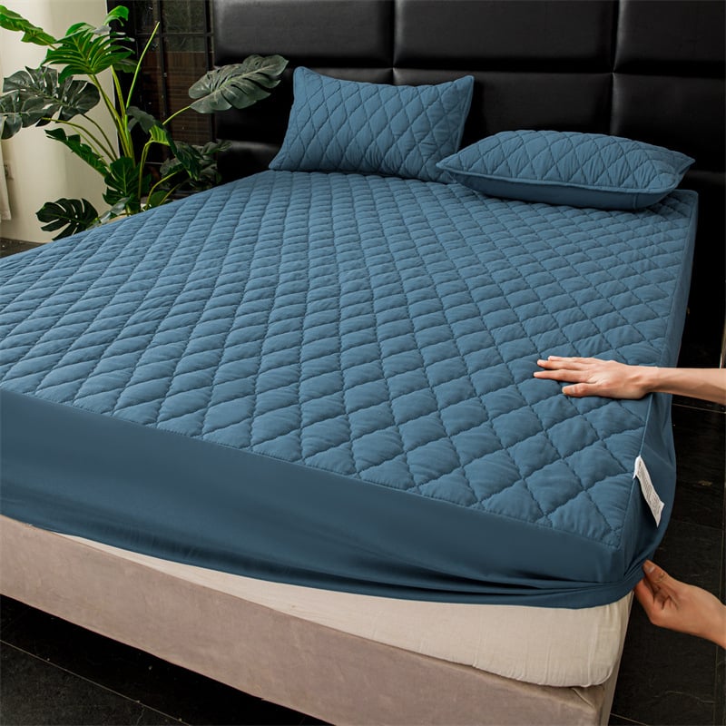 Pružná plachta na matrac s elastickým okrajom, chemické vlákna, brúsená tkanina, reaktívne tlačenie a farbenie, jednofarebný vzor, hmotnosť 800–1000 g