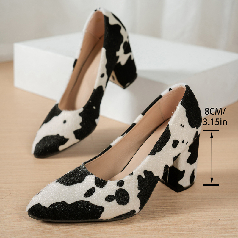 Női magas sarkú cipő hegyes orral és masszív középső sarkú, slip-on kialakítású, PU felsőrész, sarokmagasság 3–6 cm