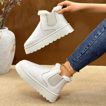 Női téli csizma – meleg Slip-On, felső része velúr, PU talp, középső szár 9,5 cm, kerek orr, belső bélés műszőrmés