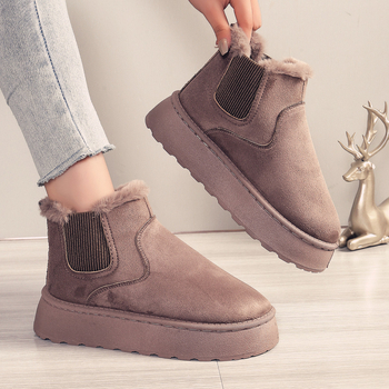 Női téli csizma – meleg Slip-On, felső része velúr, PU talp, középső szár 9,5 cm, kerek orr, belső bélés műszőrmés