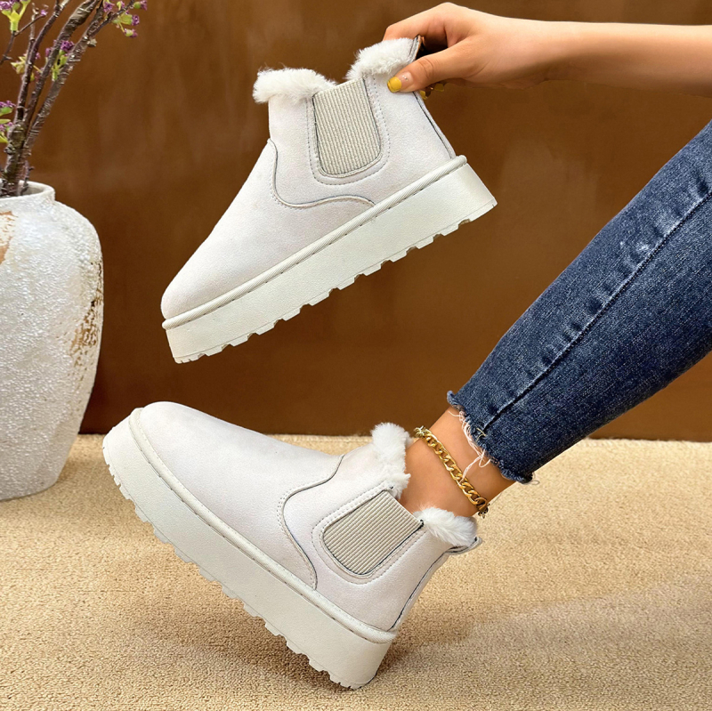 Női téli csizma – meleg Slip-On, felső része velúr, PU talp, középső szár 9,5 cm, kerek orr, belső bélés műszőrmés