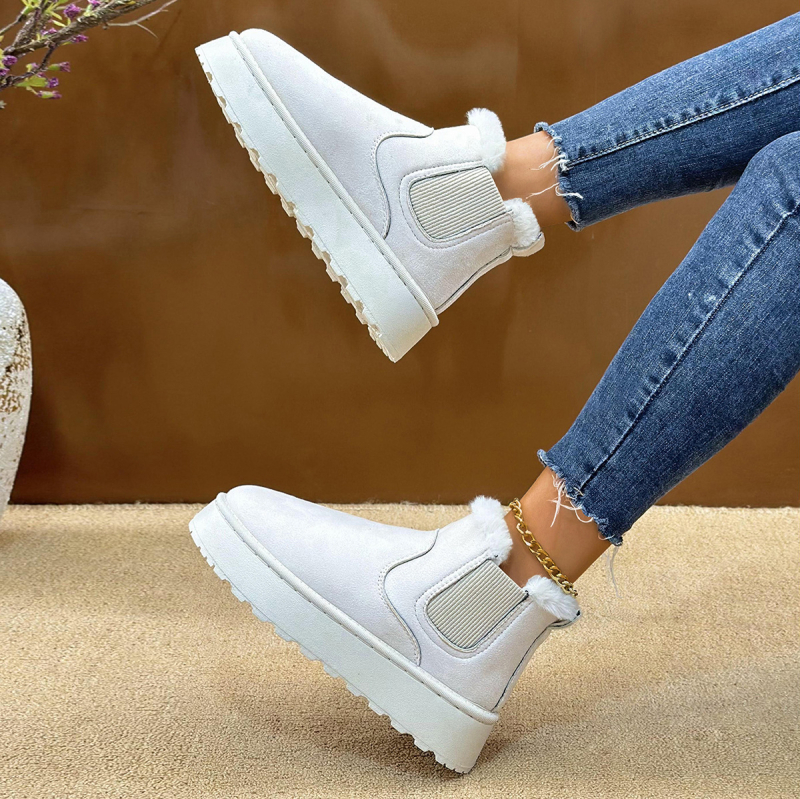 Női téli csizma – meleg Slip-On, felső része velúr, PU talp, középső szár 9,5 cm, kerek orr, belső bélés műszőrmés