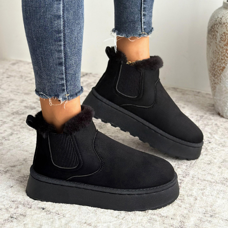 Női téli csizma – meleg Slip-On, felső része velúr, PU talp, középső szár 9,5 cm, kerek orr, belső bélés műszőrmés