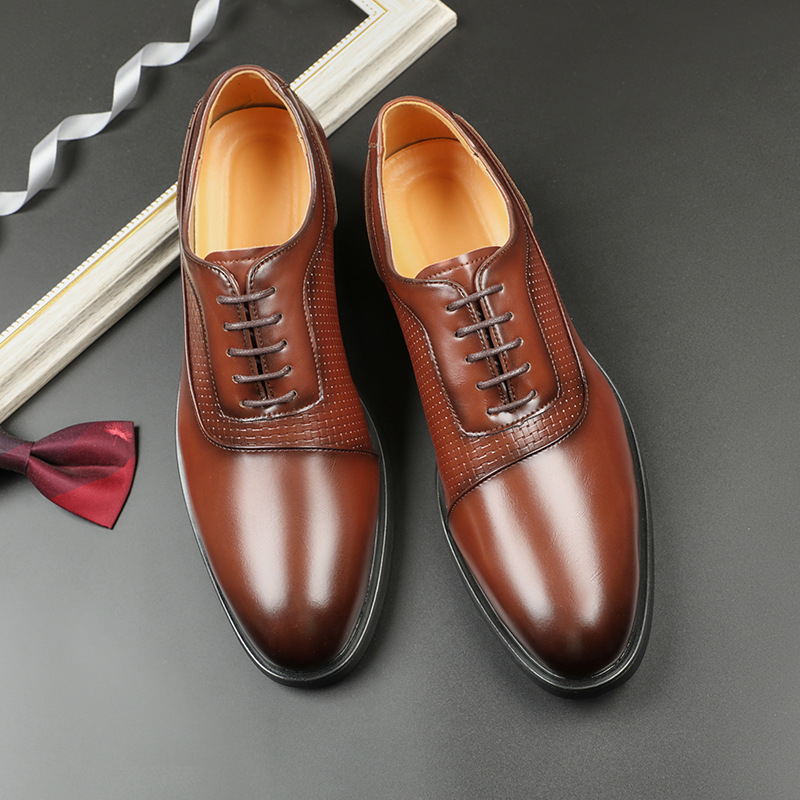 Pánske formálne kožené topánky — PU vrchný materiál, gumená podrážka, guľatá špička, nízky vrch, business casual štýl