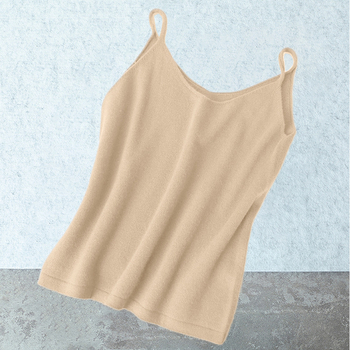 Vlnený pletený top s halterom na chrbte a V-krkom – štíhla línia, pravidelná dĺžka (50–65 cm), jeseň-zima 2025