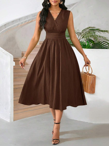 rochie din chiffon, linie A, lungime midi, guler halter, model 3D