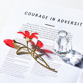 Rózsakvarc kristályklaszter, modern minimalist stílusban, ajándékdobozos csomagolásban, ideális esküvők, születésnapok, új otthonok és diplomaosztók számára