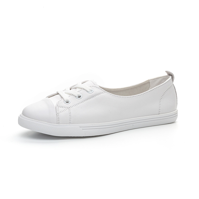 Női valódi bőrből készült tornacipő, alacsony felsőrésszel, rugalmas slip-on zárás, latex talpbetét, gumírozott talp