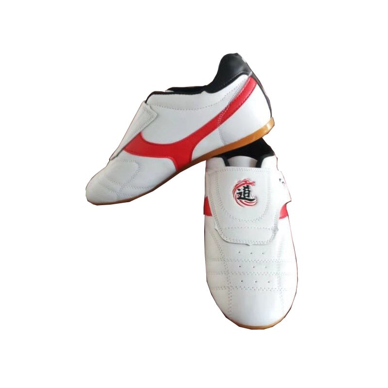 Таекуондо обувки – дишащи, износоустойчиви, нехлъзгаща се подметка от телешко сухожилие; имитационна кожена горна част; полиестрова тъкан.