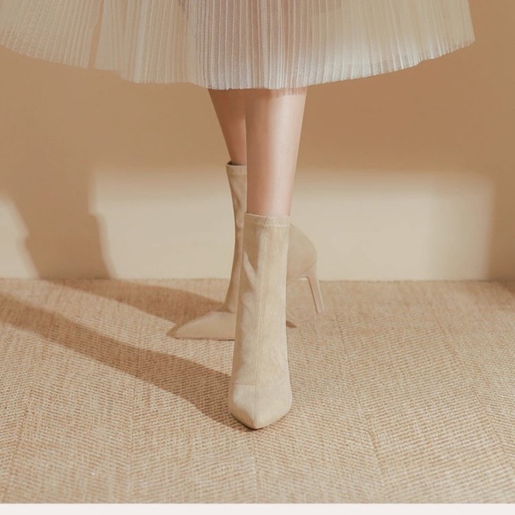 Женски ботуши до средния прасец с остър нос, без връзки, висок ток 6–8 см, изкуствен PU