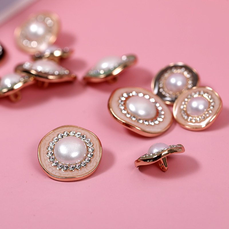 Кардиган топ с декоративни метални перлени копчета, закопчаване с копчета; материал: сплав; подходящ за палта, пуловери и ветровки; марка: Chunsen