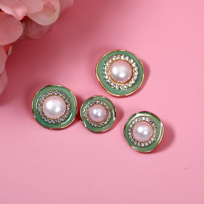 Кардиган топ с декоративни метални перлени копчета, закопчаване с копчета; материал: сплав; подходящ за палта, пуловери и ветровки; марка: Chunsen