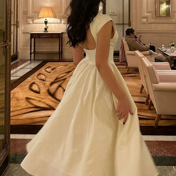 Rochie fără mâneci, plisată, midi, în croială A-line, fără spate