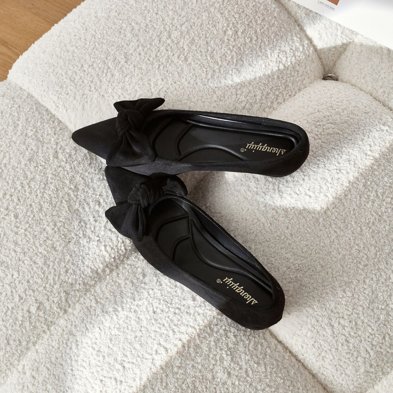 Női Mary Jane cipő, hegyes orrú, velúr felsőrész, középmagas 3–5 cm, vékony sarok