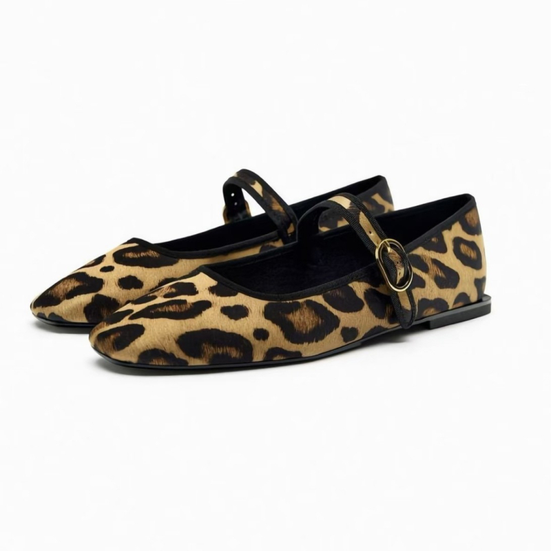 Női Mary Jane lapos talpú cipő, négyszögletes orr, leopard minta, felsőrész: super fiber, talp: gumi, alacsony sarok 1-3 cm