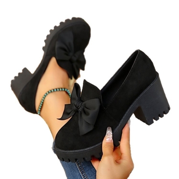 Női lapos cipő nyitott orrú, elasztikus felsőrész, csíkos mintázat, kitten sarok, slip-on