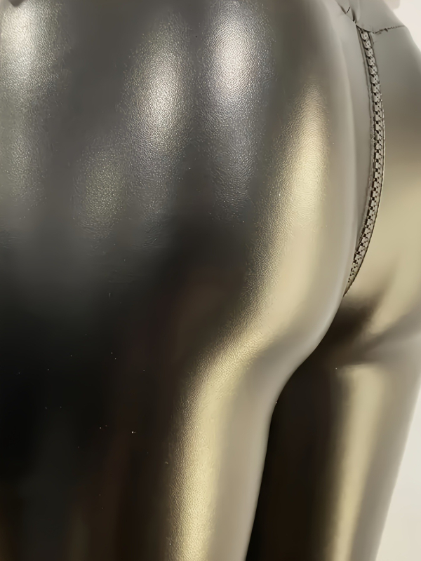 Lesklé PU kožené nohavice, tesný strih, vysoký pás, dlhé, zapínanie na gombíky, mierna elasticita