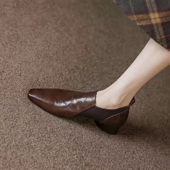 Női négyzetes orrú slip-on loaferek, mikro-szálas felsőrész, gumitalp, középmagas sarok 3-5 cm