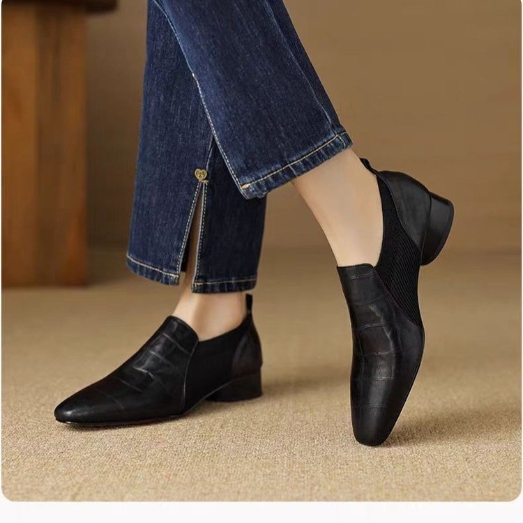 Női négyzetes orrú slip-on loaferek, mikro-szálas felsőrész, gumitalp, középmagas sarok 3-5 cm