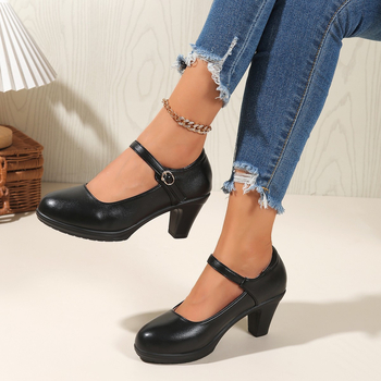 Női magas sarkú cipő egy pánttal, kerek orr, PU felső rész, 6–8 cm négyszögletes sarok, gumírozott talp