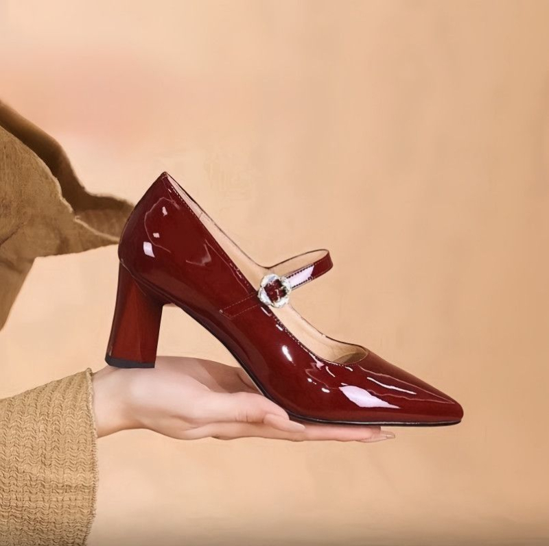 Női lapos cipők nyitott orrúval, 2. osztályú bőrből készült felsőrész, alacsony sarok, slip-on egy csatos pánttal, egyszínű