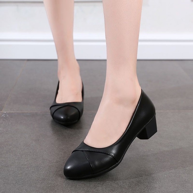 PU bőr felsőrészű női cipő, hegyes orrú, 3–5 cm-es középmagas sarok, slip-on, gumitalp