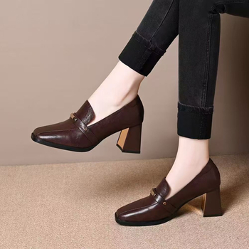 Női Brogue cipő, négyszögletes orral, PU felső rész, alacsony sarok, slip-on, gumírozott talp