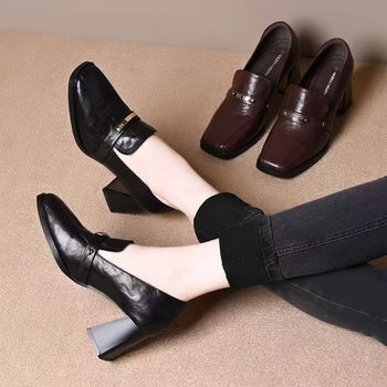 Női Brogue cipő, négyszögletes orral, PU felső rész, alacsony sarok, slip-on, gumírozott talp