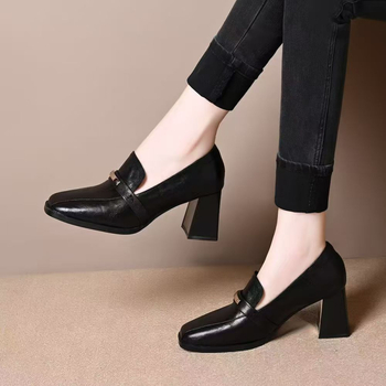 Női Brogue cipő, négyszögletes orral, PU felső rész, alacsony sarok, slip-on, gumírozott talp