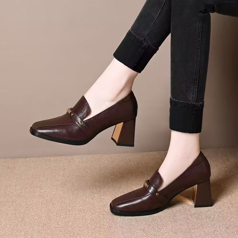 Női Brogue cipő, négyszögletes orral, PU felső rész, alacsony sarok, slip-on, gumírozott talp