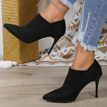 Pantofi Mary Jane cu toc înalt, vârf ascuțit, partea superioară din velur, toc stiletto subțire 6–8 cm, slip-on