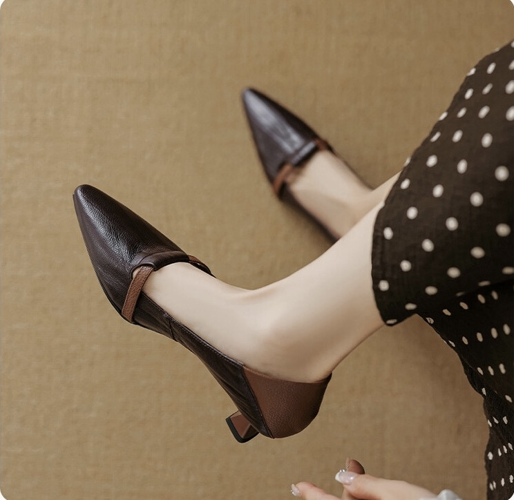 Női PU bőr cipő, közepes sarkú 3–5 cm, hegyes orr, slip-on, gumírozott talp