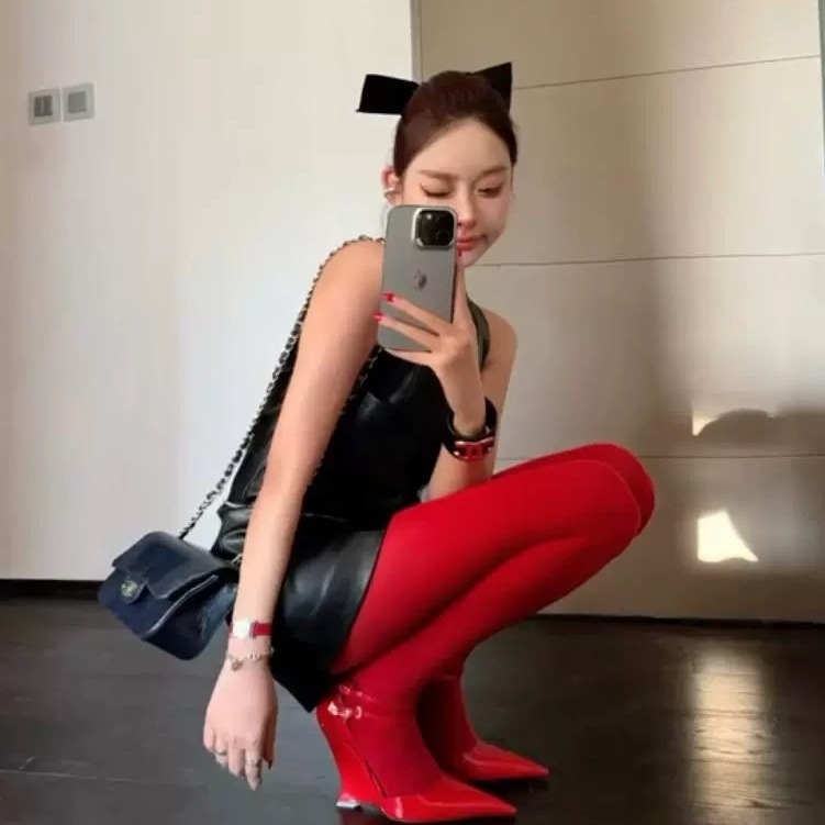 Patentiniai odiniai sandalai su smailiu nosimi ir tuščiaviduriu dizainu – 2024 m. pavasaris