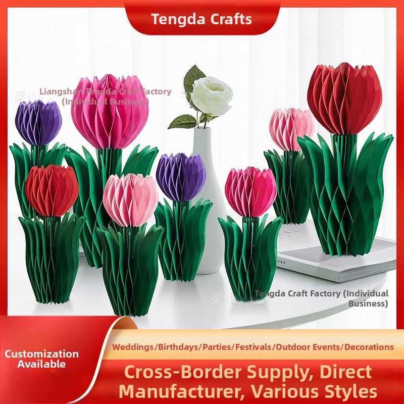 Papierové ozdoby v tvare tulipánu, visací medový plást, moderný minimalistický papierový dekor pre Deň matiek a Medzinárodný deň žien