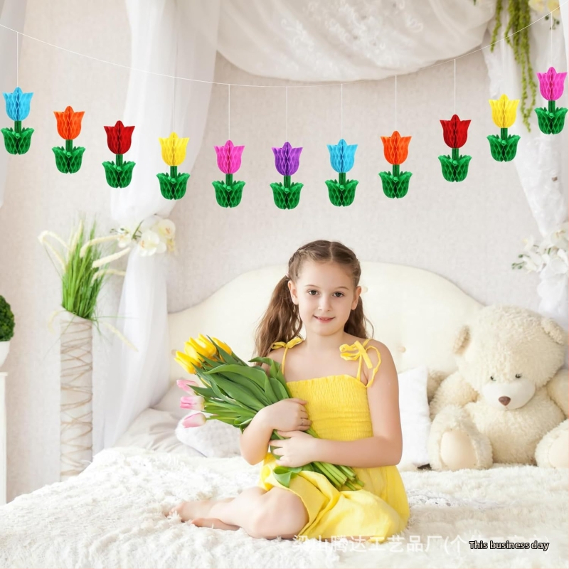 Papierové ozdoby v tvare tulipánu, visací medový plást, moderný minimalistický papierový dekor pre Deň matiek a Medzinárodný deň žien