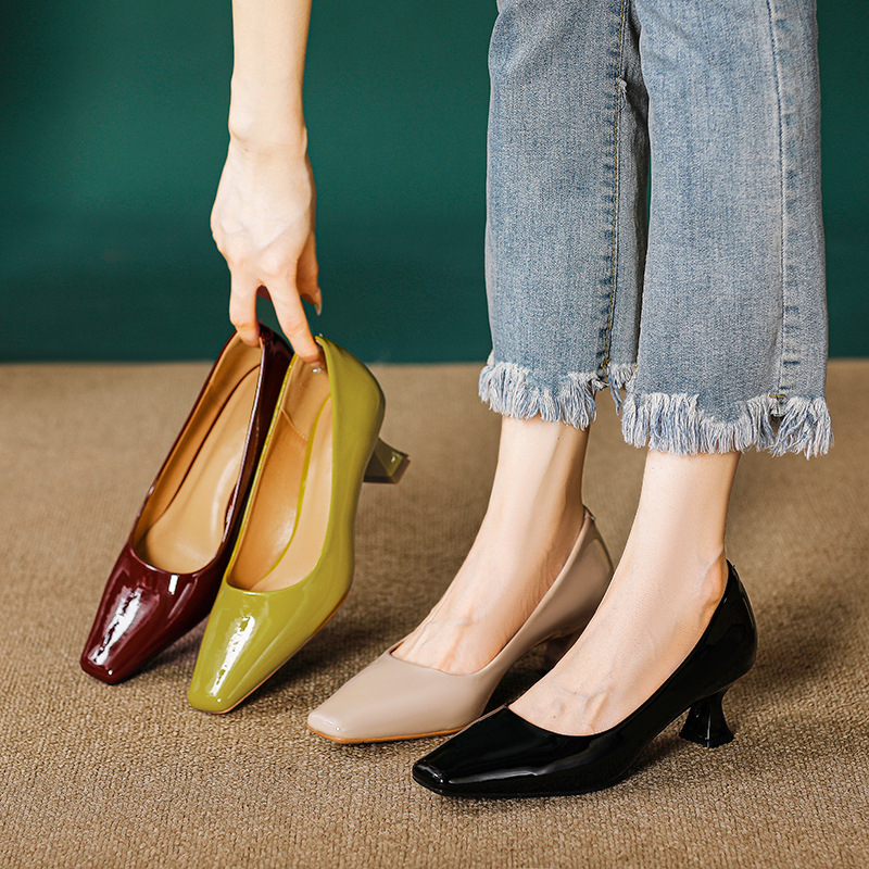 Női magas sarkú cipő, négyzetes orr, koreai stílus, 6-8 cm sark magasság, gumis talp, PU talpbetét