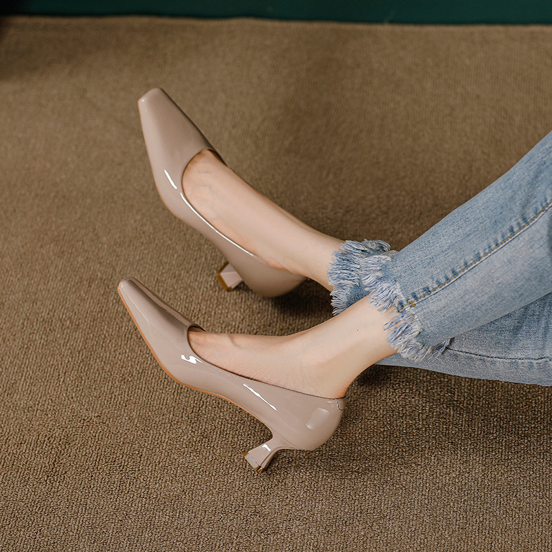 Női magas sarkú cipő, négyzetes orr, koreai stílus, 6-8 cm sark magasság, gumis talp, PU talpbetét