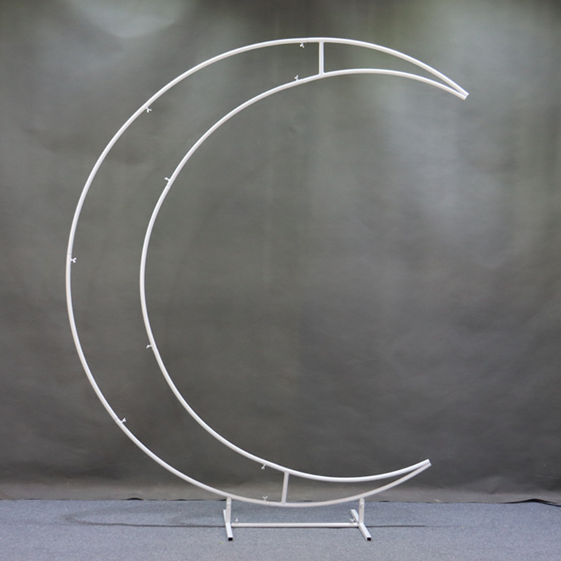 Vjenčani luk od kovanog željeza s dekorom od svilenih cvjetova