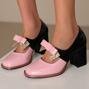 Női négyszögletes orrú magas sarkú cipő, 6–8 cm sarokkal, PVC felsőrész, belső anyag: Super fiber