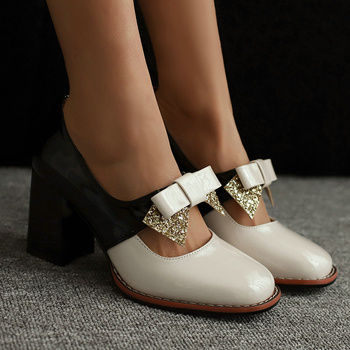 Női négyszögletes orrú magas sarkú cipő, 6–8 cm sarokkal, PVC felsőrész, belső anyag: Super fiber