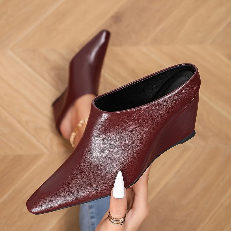 Lygios pado klumpės su kvadratine nosimi, veliūrinis viršus ir kanapių pynutos pado; pado storis 0–3 cm; visoms sezonoms.