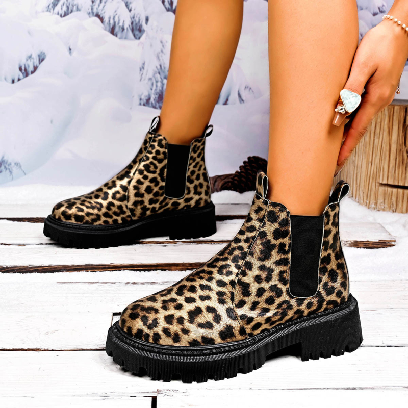 Női cigaretta csizmák, PU felsőrész, gumírozott talp, középmagasságú sarka 3-5 cm, leopárd mintás