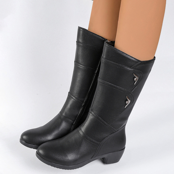 Női csizma hegyes orrú, oldalsó cipzár, alacsony szár, PU felsőrész, középmagas sarok 3–5 cm