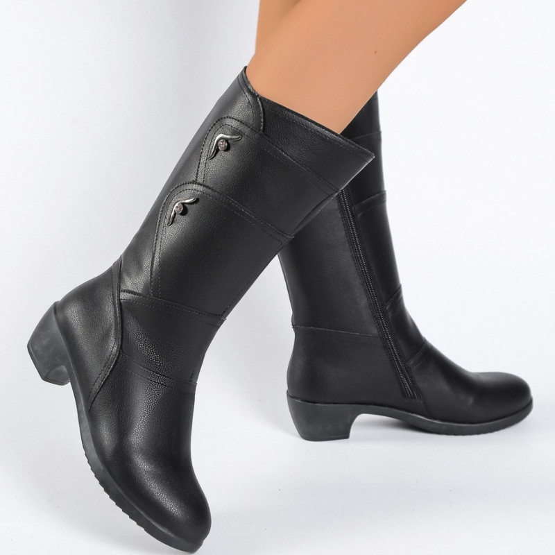 Női csizma hegyes orrú, oldalsó cipzár, alacsony szár, PU felsőrész, középmagas sarok 3–5 cm