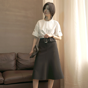 Sijonas su žuvies uodegos formos siluetu, aukštas juosmens diržas, dvipusis rankų darbas, vidutinio ilgio, poliesterio 95%+