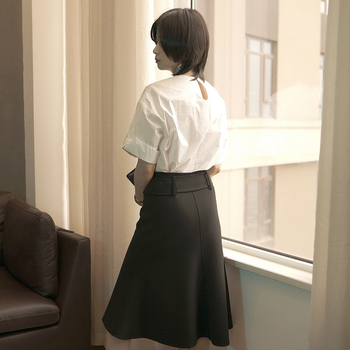 Sijonas su žuvies uodegos formos siluetu, aukštas juosmens diržas, dvipusis rankų darbas, vidutinio ilgio, poliesterio 95%+