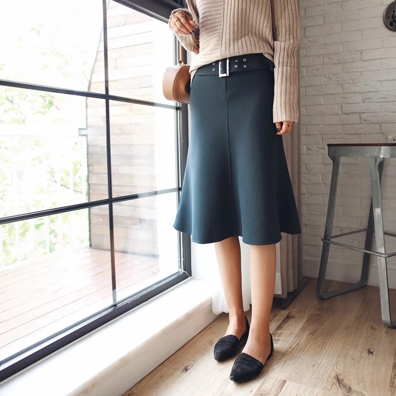 Sijonas su žuvies uodegos formos siluetu, aukštas juosmens diržas, dvipusis rankų darbas, vidutinio ilgio, poliesterio 95%+