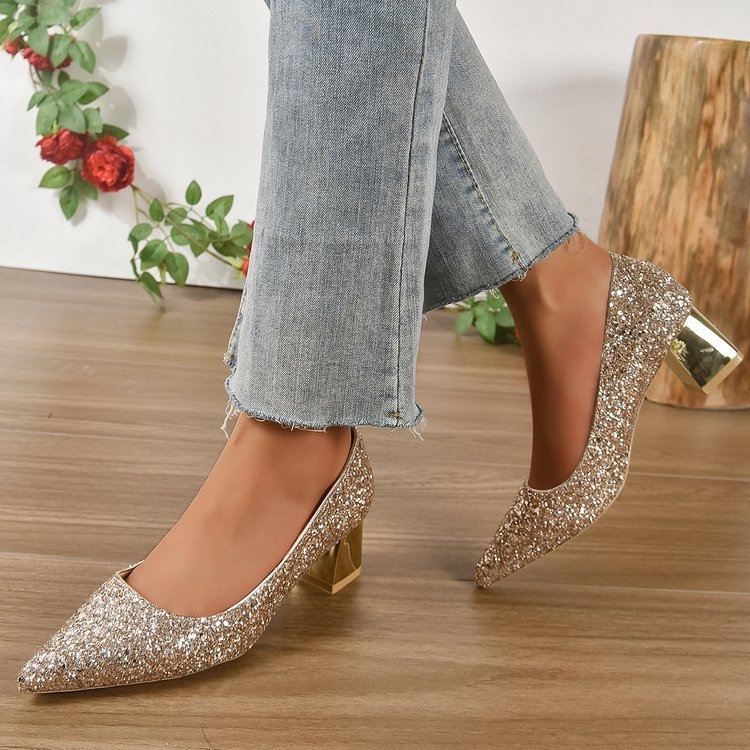 Menyasszonyi magas sarkú cipő hegyes orral, PU felsőrész, 6–8 cm magas sarkú, gumitalp
