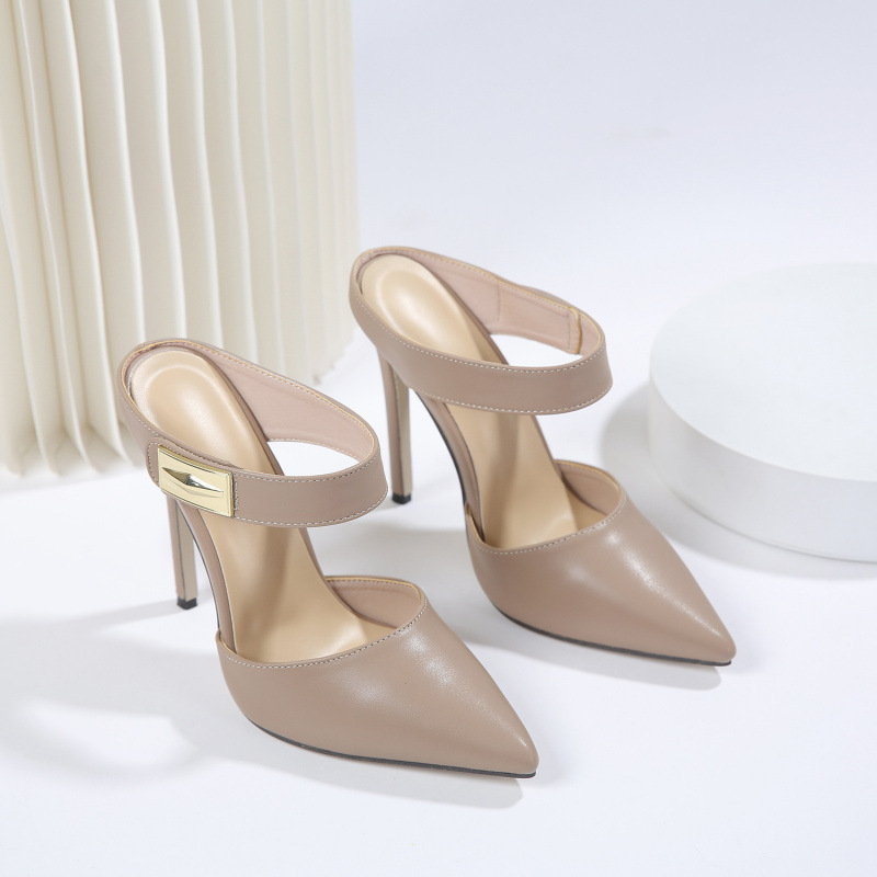 Stiletto kulnai su smailiu nosimi; viršutinė medžiaga: super fiber; vidus: PU; padalas: guma; vasara 2025