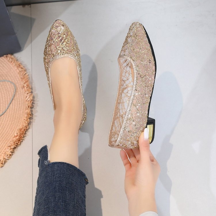 Moteriški tinkliniai loaferiai su perforuotu dizainu ir smailiu nosimi, PU viršus, guminis padas, vasara 2025